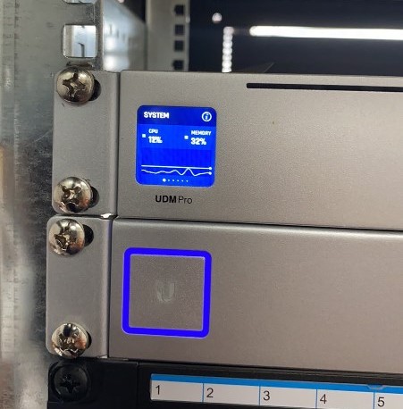 Настройка UniFi Dream Machine Pro, серверный шкаф